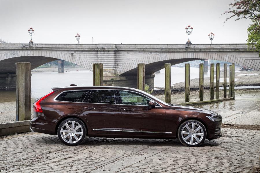  Volvo V90 D5 Inscription 2016 года  (UK) (фото 13 из 16)